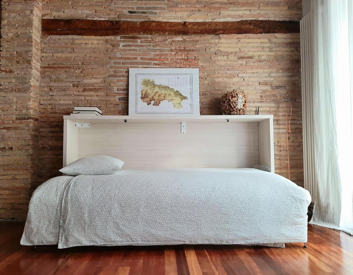 Lux Wood Loft With Air Con & Lift Apartment โลโกรโญ ภายนอก รูปภาพ